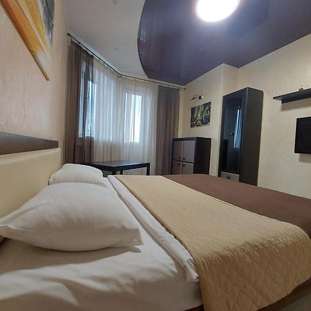 Романтичні Апартаменти У Центрі Lutsk Bagian luar foto