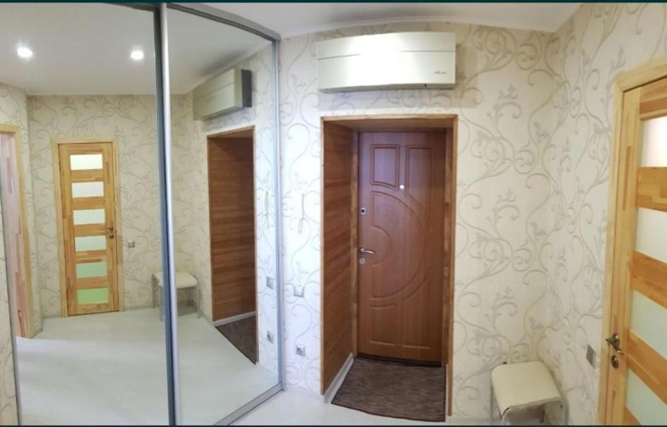 Романтичні Апартаменти У Центрі Lutsk Bagian luar foto